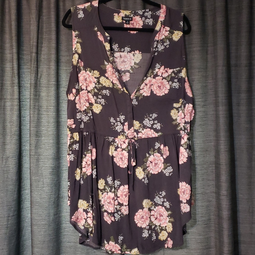 Torrid sleeveless shirt